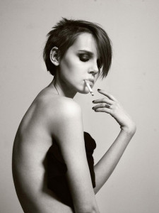 black-and-white-girl-henrik-adamsen-short-hair-smoking-Favim.com-152549_large